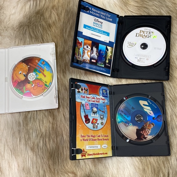 Childrens DVD Bundle - Blu-Ray Frozen, Disney Up, Disney Pete’s Dragon - Picture 5 of 6